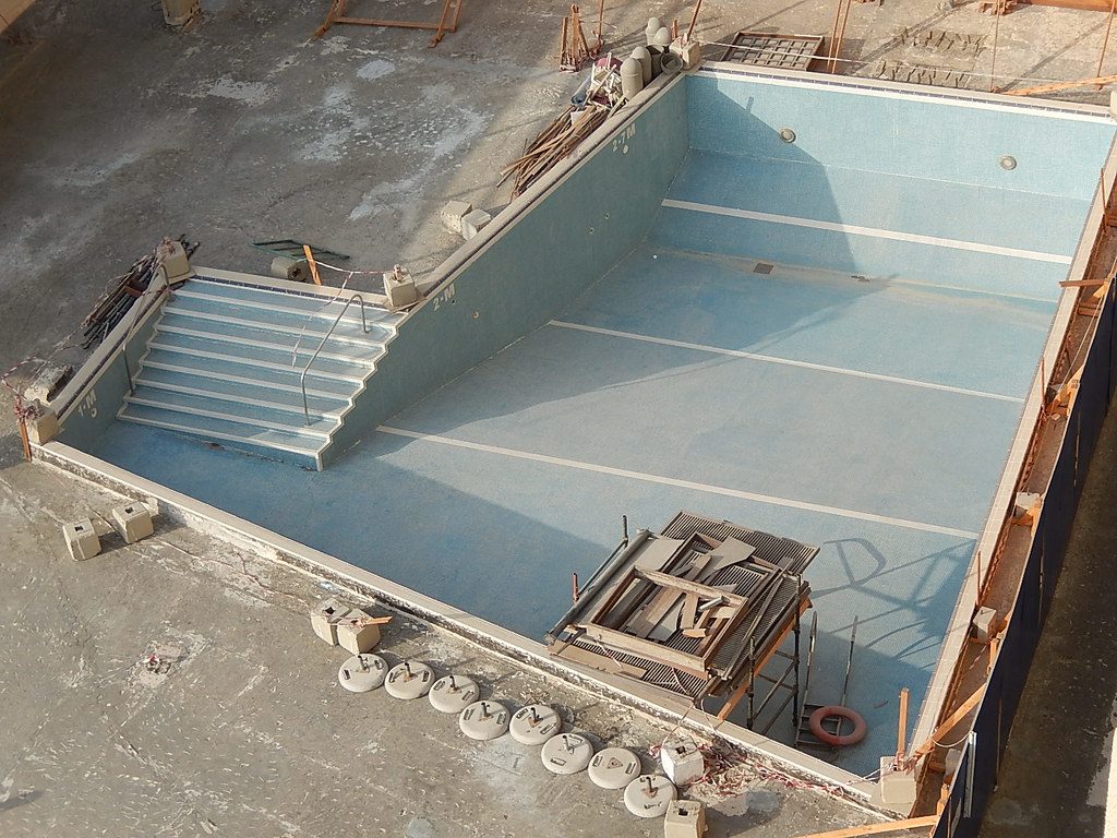 Genehmigungen und rechtliche Anforderungen für Poolbau
